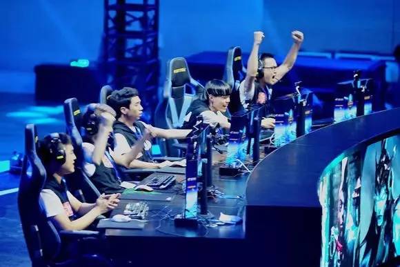 【战报】2025LPL春季赛 RNG 2-0 TES，RNG完美翻盘捍卫第一宝座