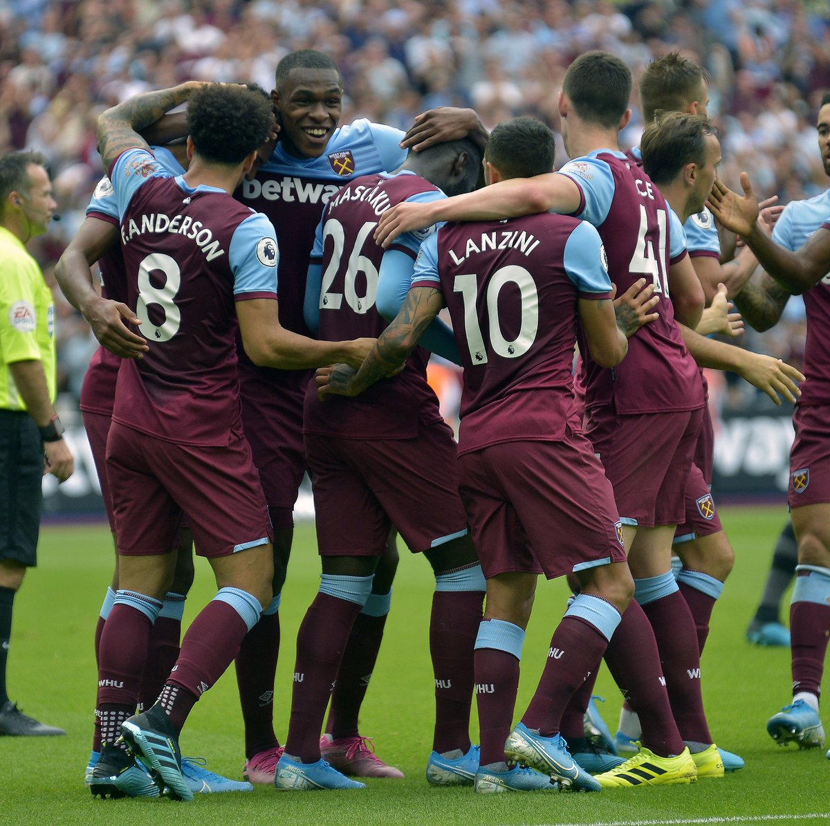 虎牙官方公告： Weibo Gaming 打野 Tian 将于明天开始他的首次直播， Tian 转发：我回来了~